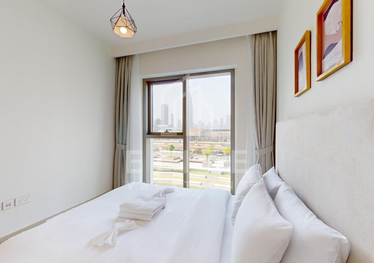 Mall Connected 2 Bed Full Burj Khalifa Views Apartment