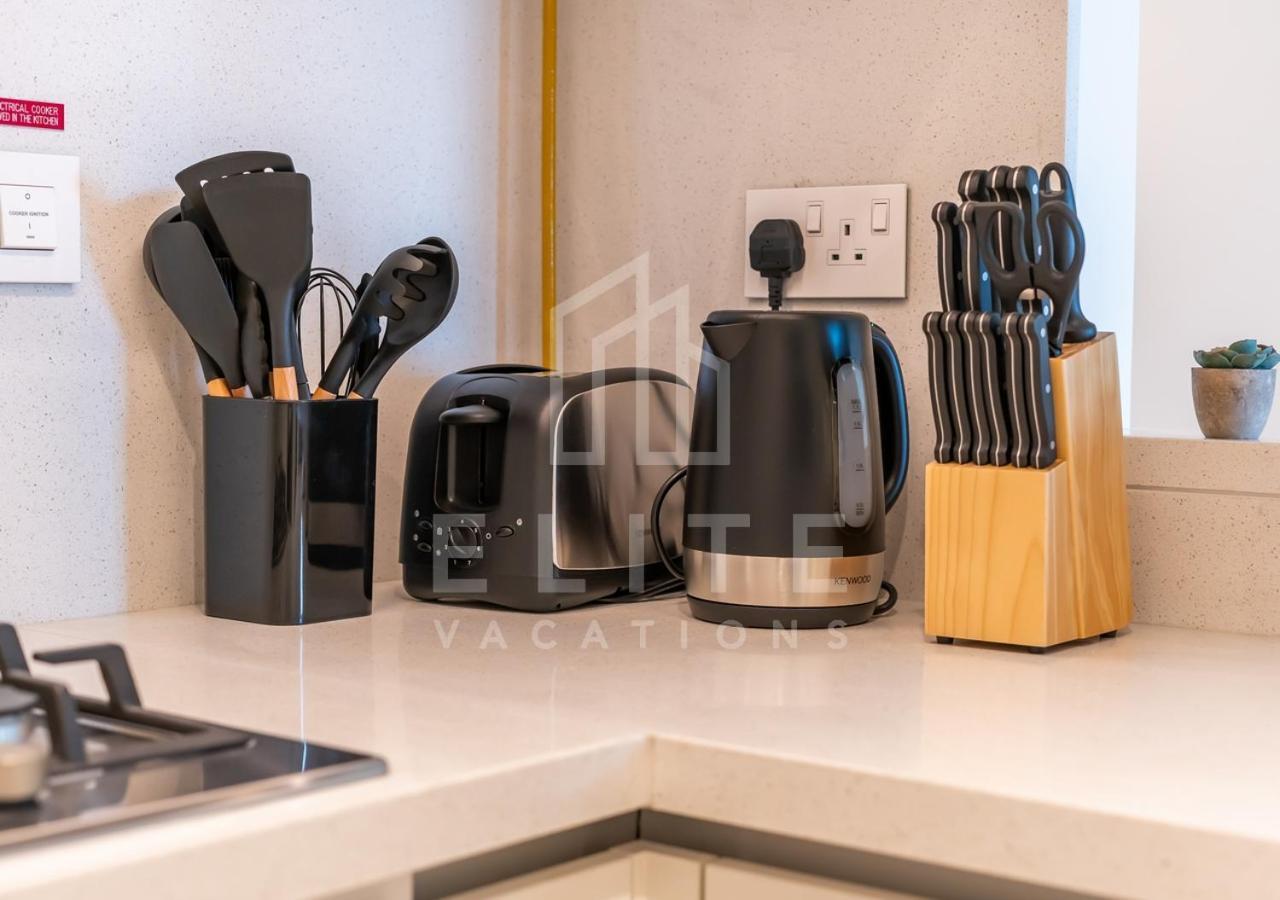 Mall Connected 2 Bed Full Burj Khalifa Views * Dubai