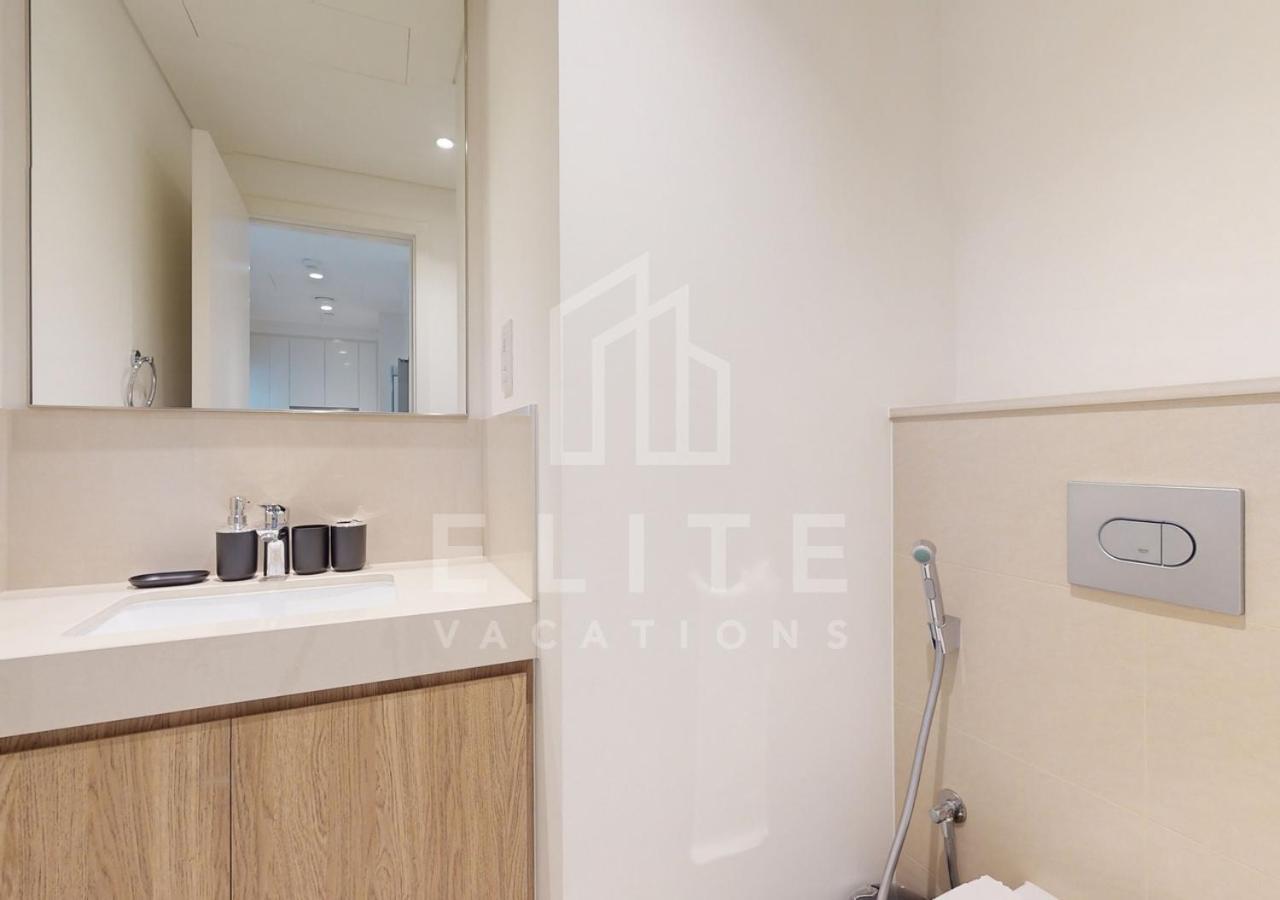 Mall Connected 2 Bed Full Burj Khalifa Views Apartment