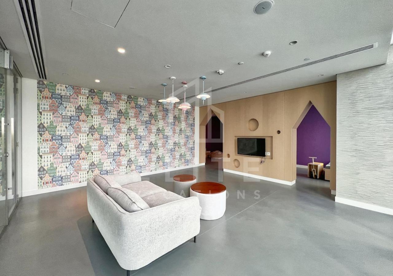 Mall Connected 2 Bed Full Burj Khalifa Views Apartment Dubai