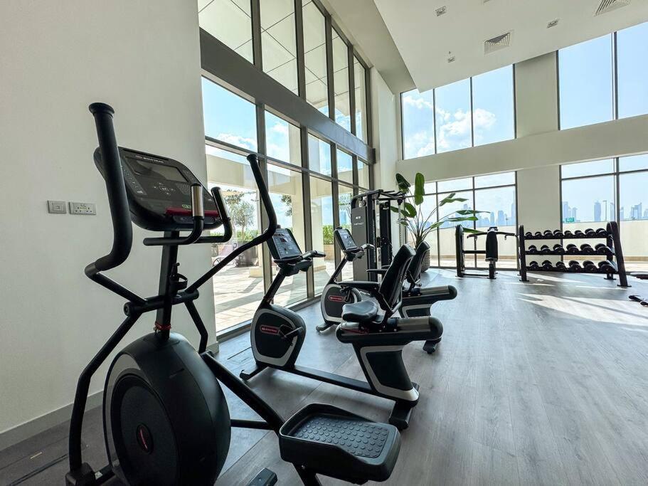 Contemporary Bright Studio Near Downtown Apartamento Dubai