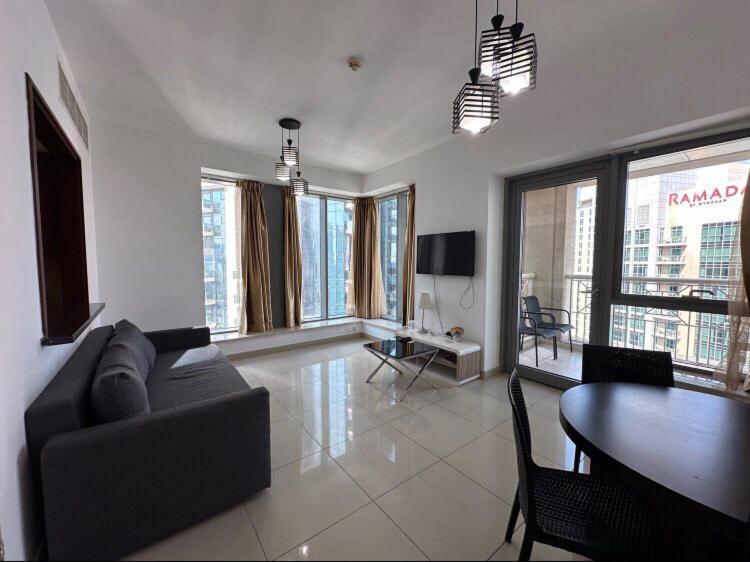 Downtown With Fountain And Burj Khalifa View Apartamento