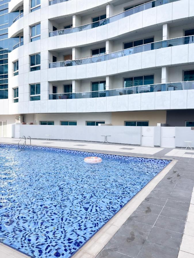 Apartment Newly Renovated One Bed D2-1215 Dubai