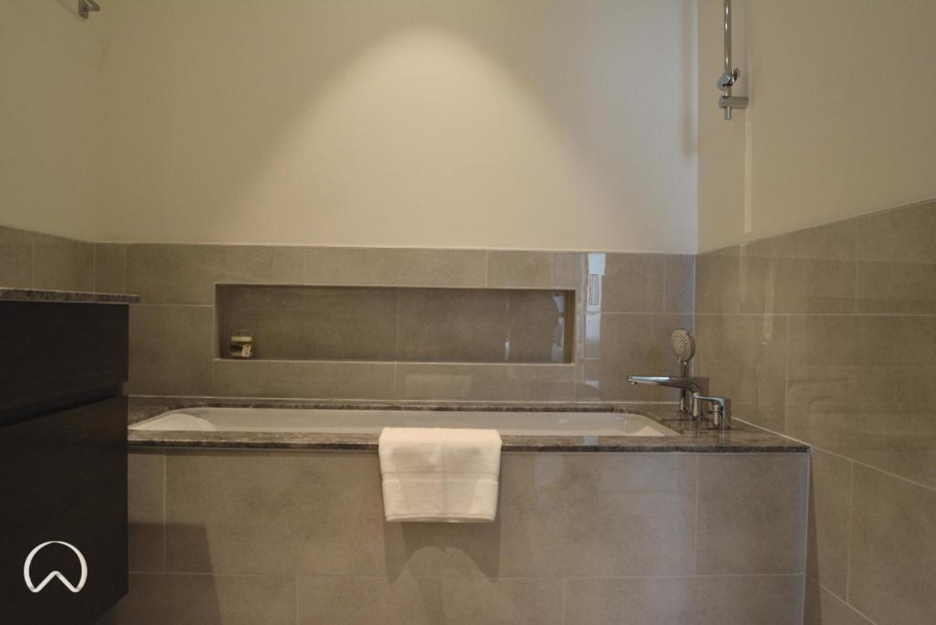 Oraya - Modern 5 Min Walk To Mall & Burj Views Dubai