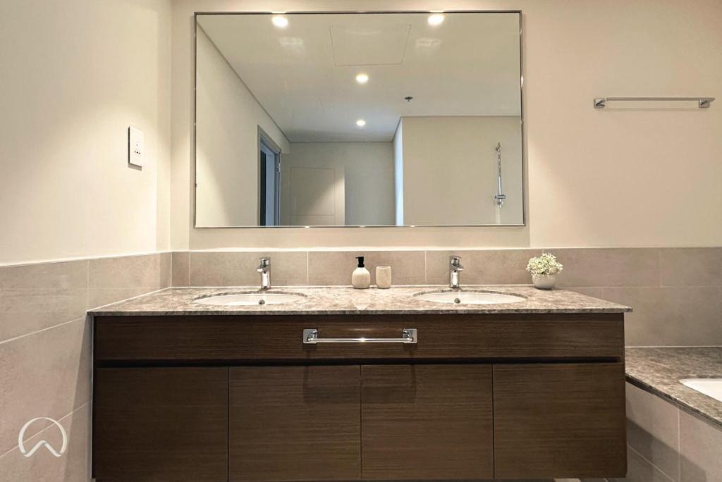Oraya - Modern 5 Min Walk To Mall & Burj Views