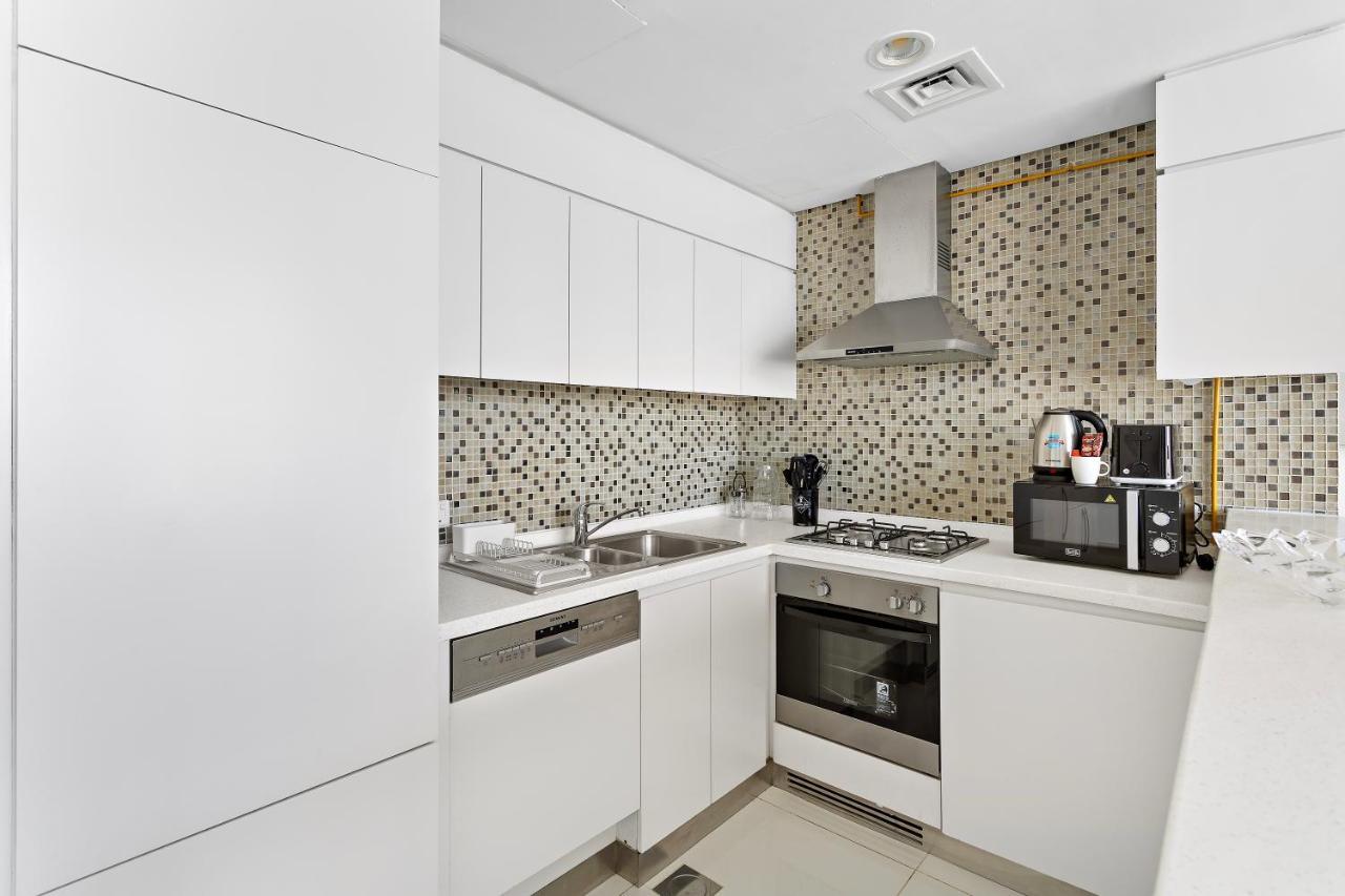 Daire 1br With A Sofa Bed, Pool, Gym & Burj Khalifa View