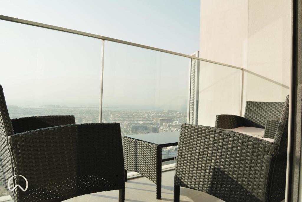 Oraya - Modern 5 Min Walk To Mall & Burj Views Apartment *