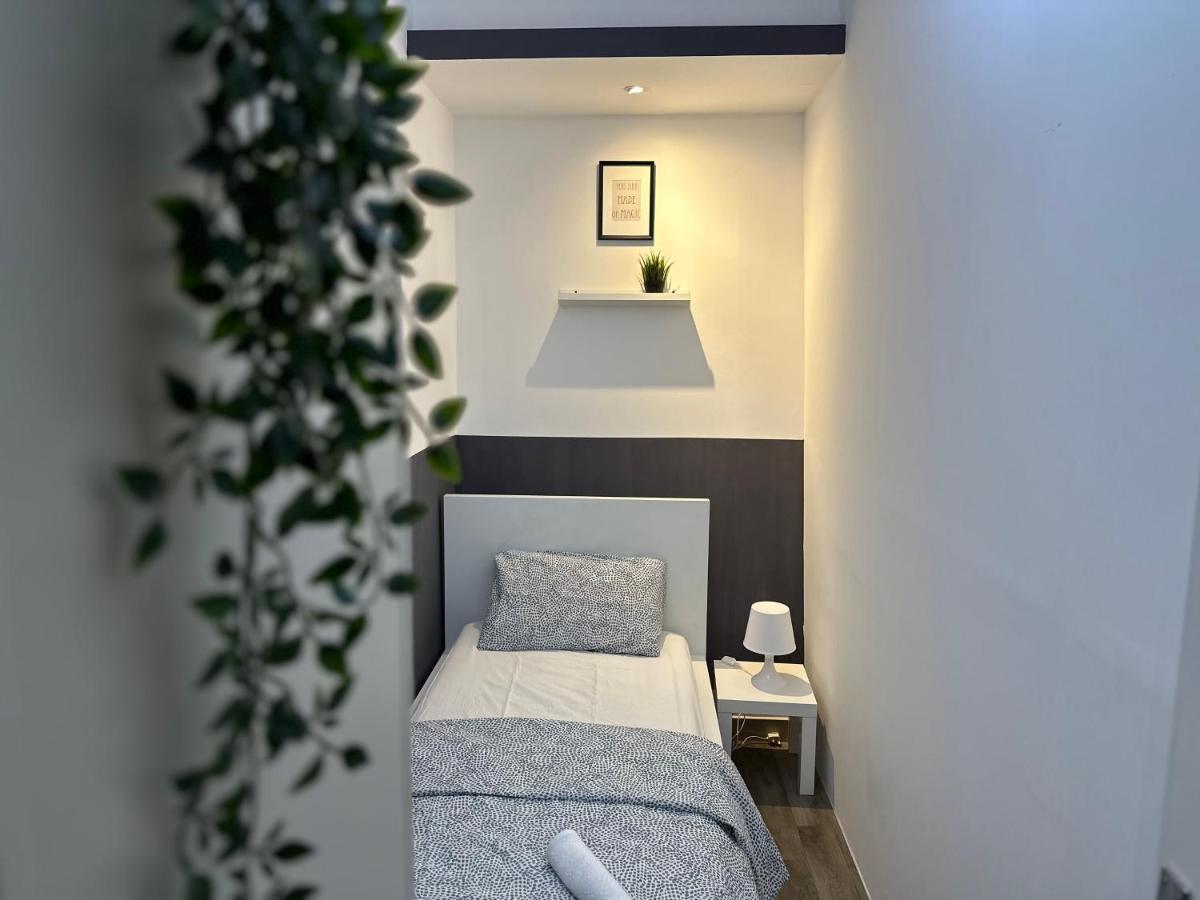 Homestay Traveller Partition In Al Barsha 1 Near Metro