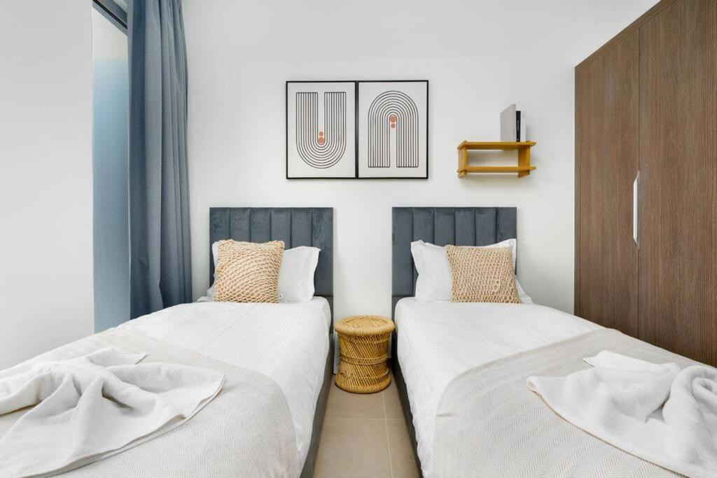 Apartment 3 Bedrooms In Tilal Al Ghaf *