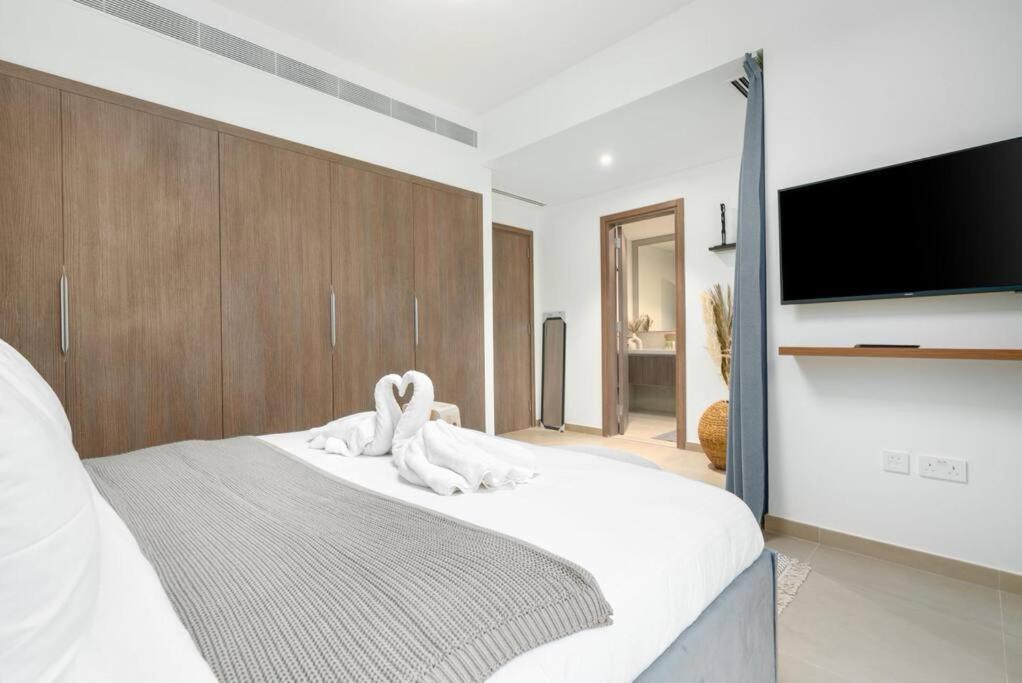 3 Bedrooms In Tilal Al Ghaf Apartment