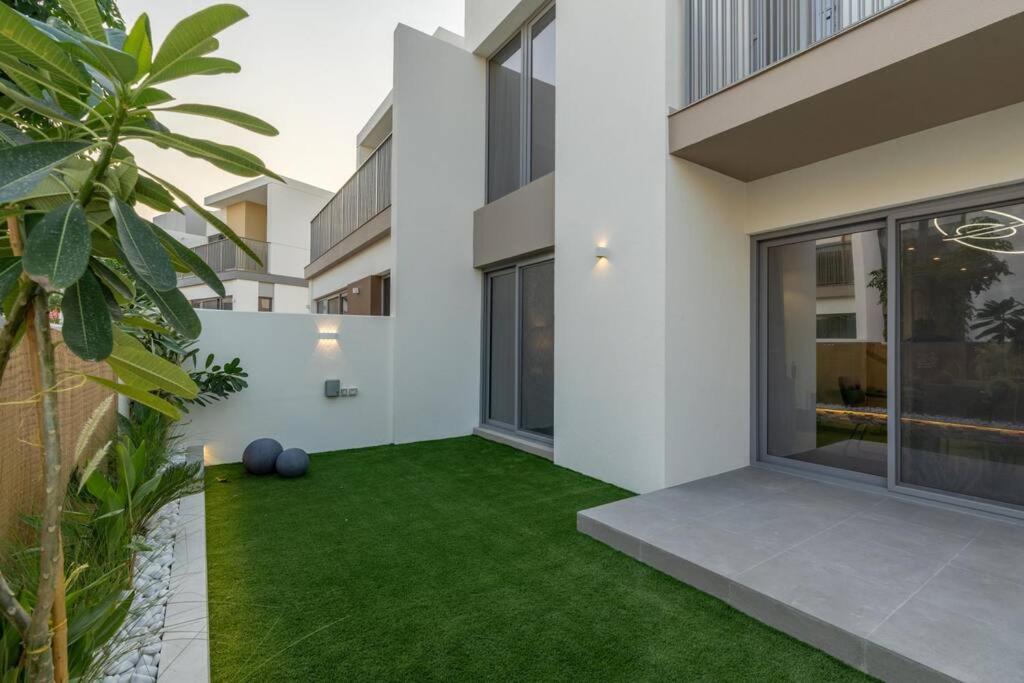 Apartment 3 Bedrooms In Tilal Al Ghaf