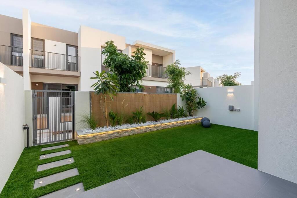3 Bedrooms In Tilal Al Ghaf Apartment