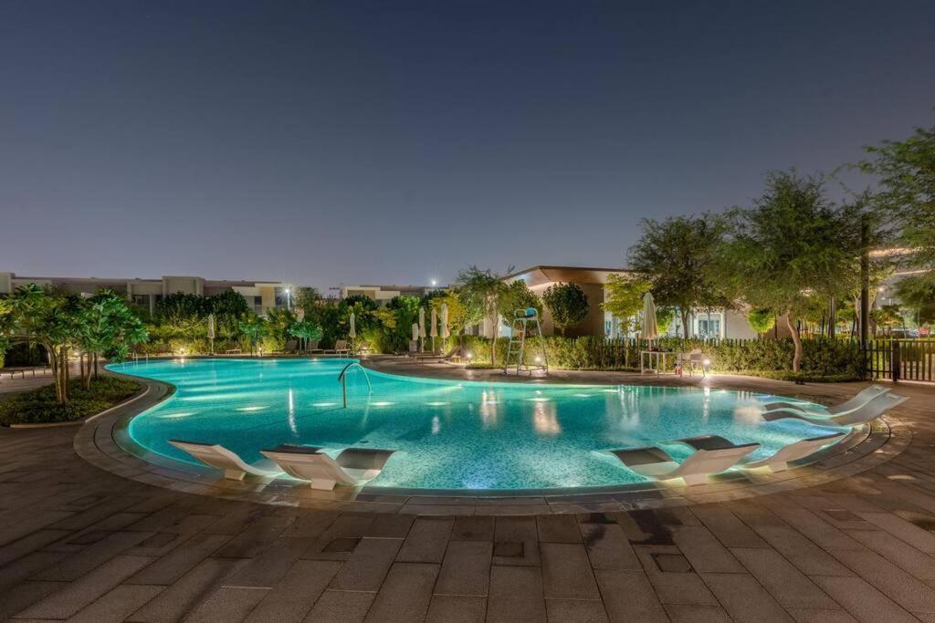 3 Bedrooms In Tilal Al Ghaf Apartment