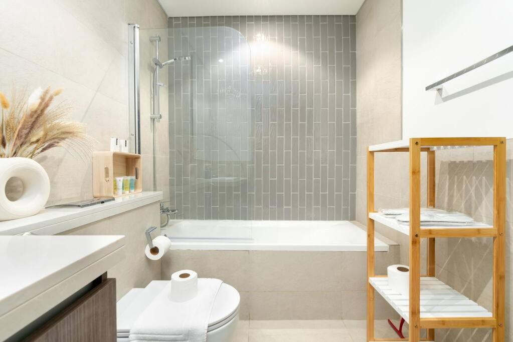 Apartment 3 Bedrooms In Tilal Al Ghaf