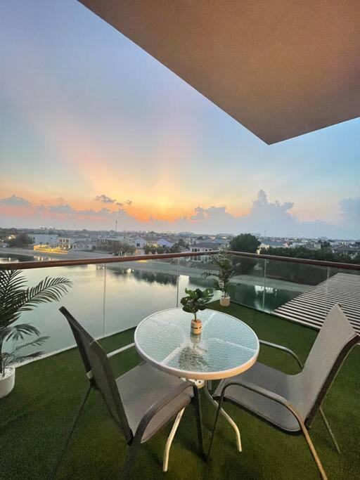 Sunset Lake - Rp Apartment Dubai