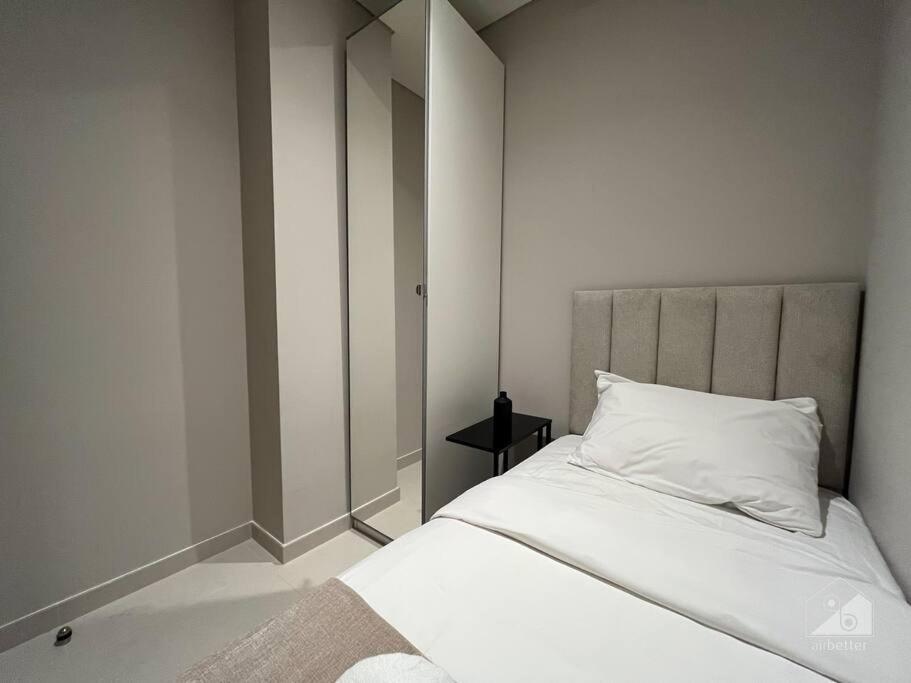Apartment Dreamy Getaway 4b In Burj Royale Downtown