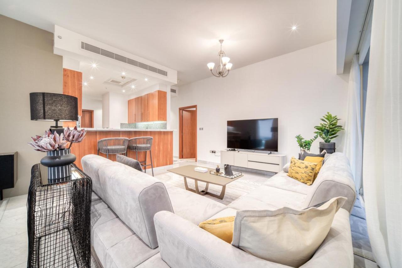 Park Towers, View - Difc - Mint Apartment Dubai