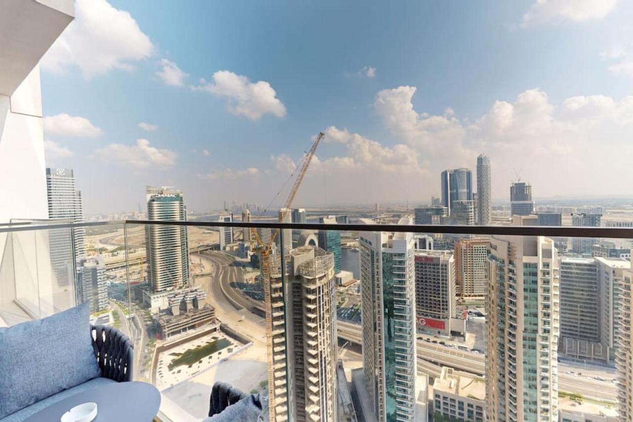 Burj Royale - Elegant Two Bedroom Apartment *