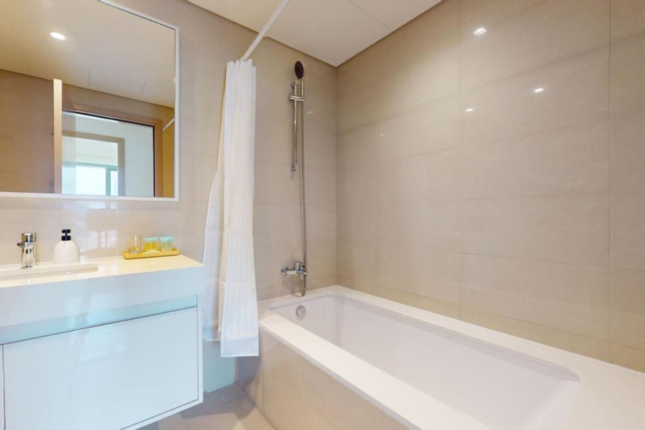Apartment Burj Royale - Elegant Two Bedroom *