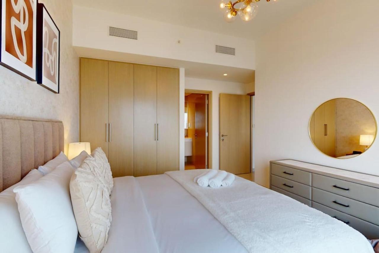Burj Royale - Elegant Two Bedroom Dubai