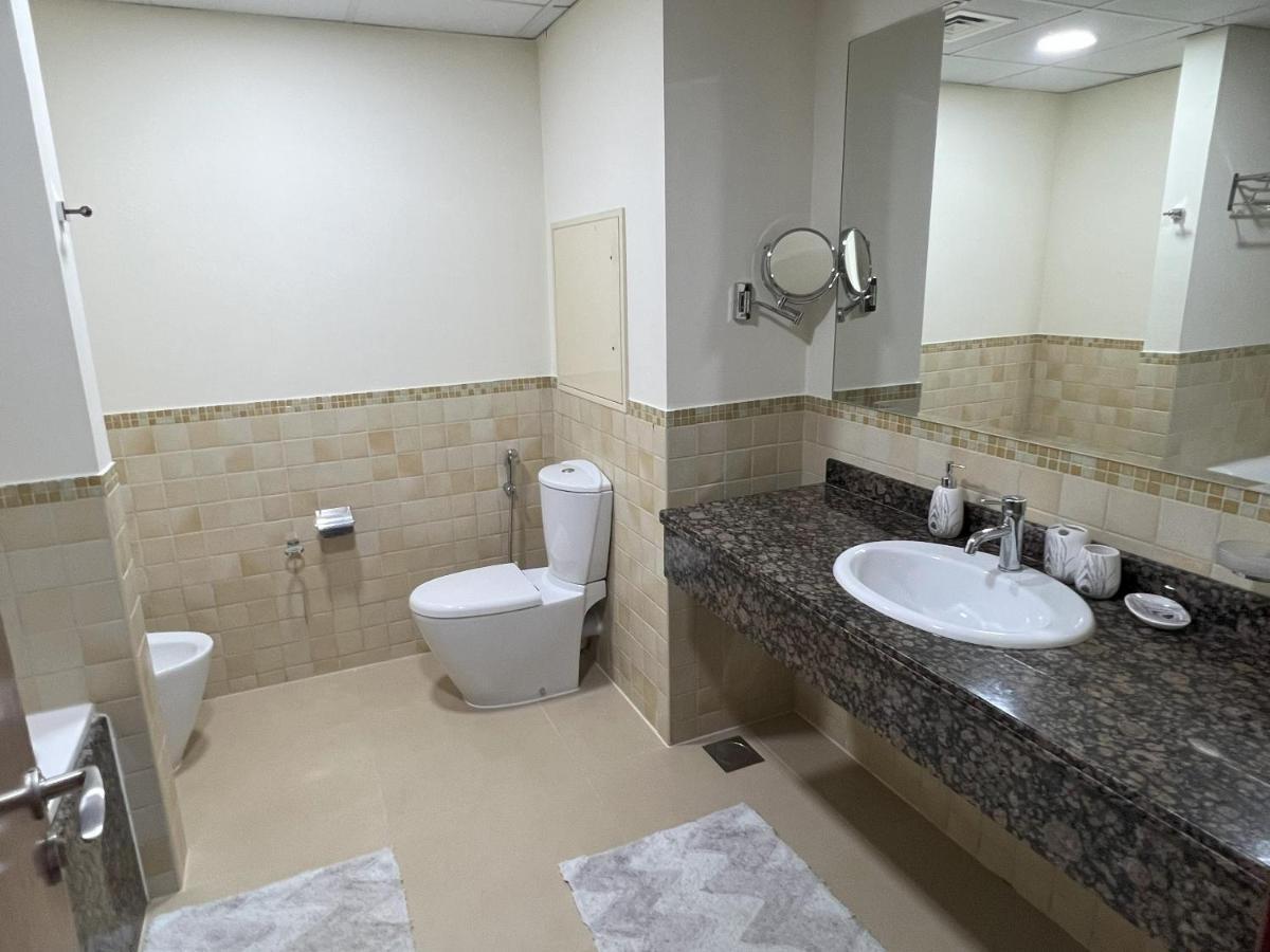 Cozynest - 3br Beachfront Apt, Jbr Apartment *