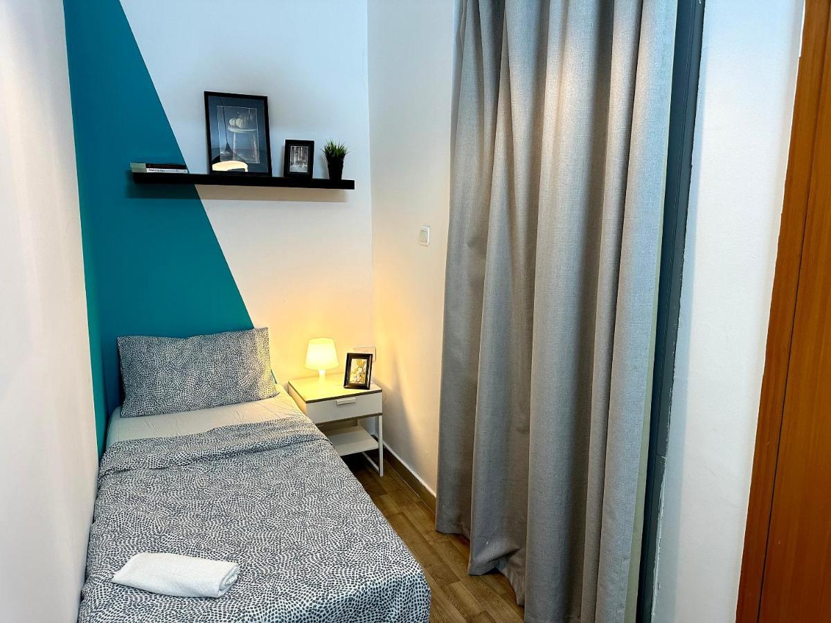Cityview Partition With Balcony In Tecom Homestay *