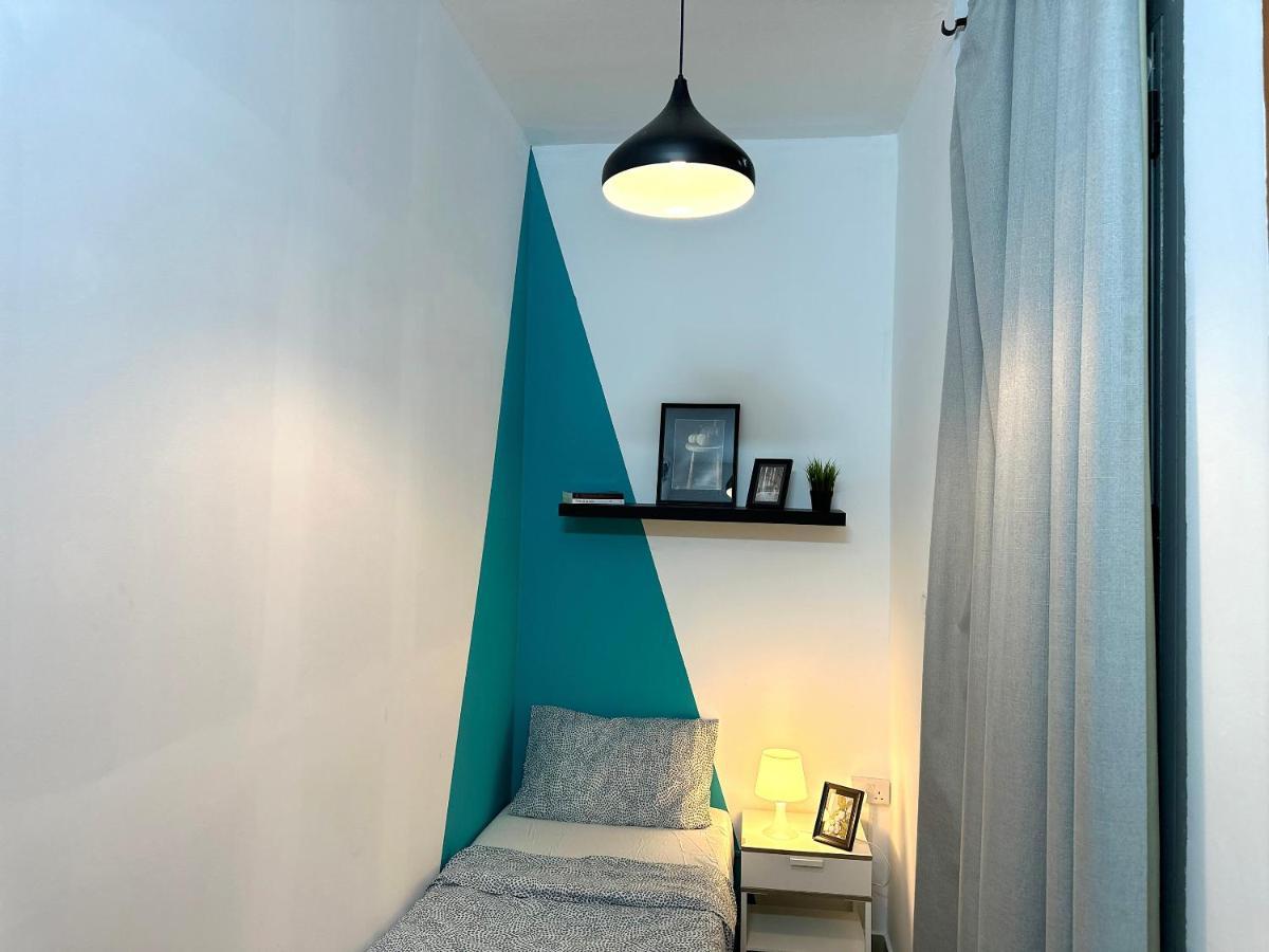Cityview Partition With Balcony In Tecom Homestay Dubai