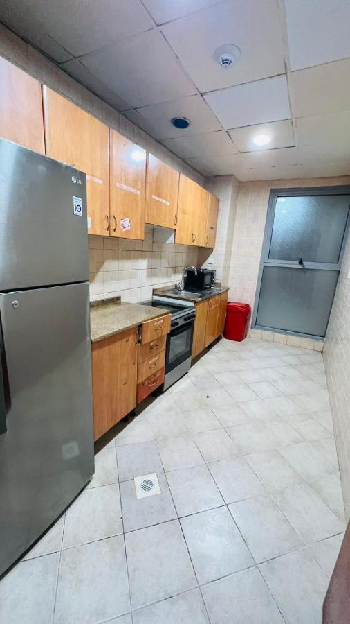 Cityview Partition With Balcony In Tecom Homestay
