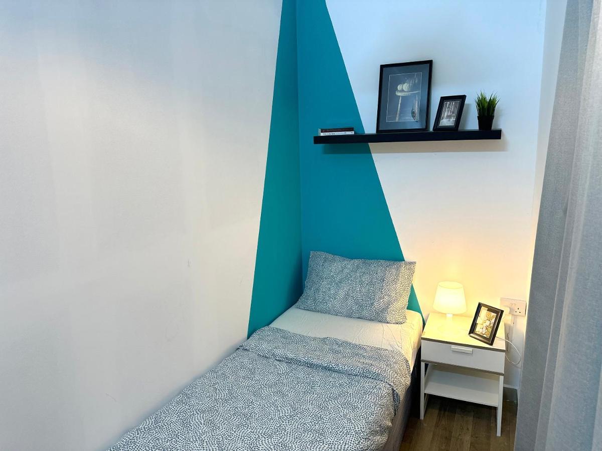 Cityview Partition With Balcony In Tecom Homestay *