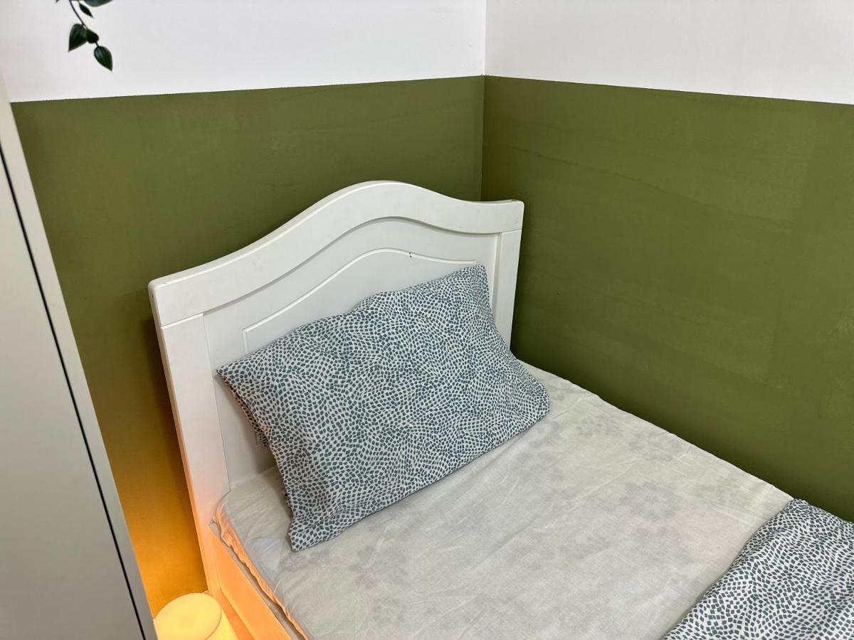 Bachelor Partition In Tecom Near Internet Metro Homestay Dubai
