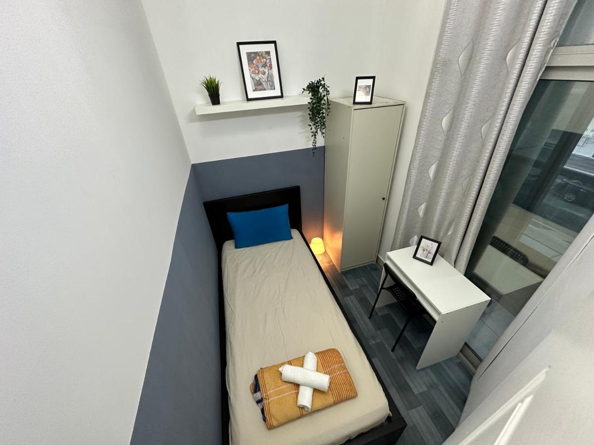 Partition 3 Mins To Mashreq Metro Pansiyon Dubai