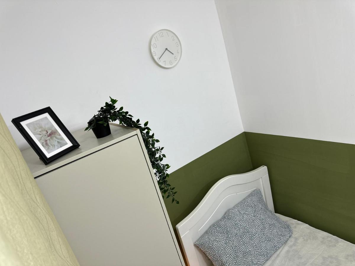Homestay Bachelor Partition In Tecom Near Internet Metro Dubai