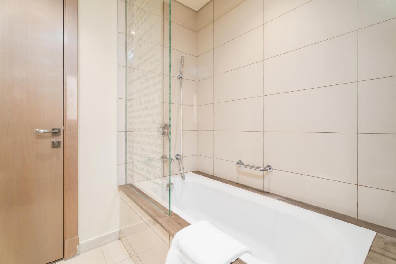 Aliving Classic 1br Paramount Towers Business Bay-6105 * Dubai