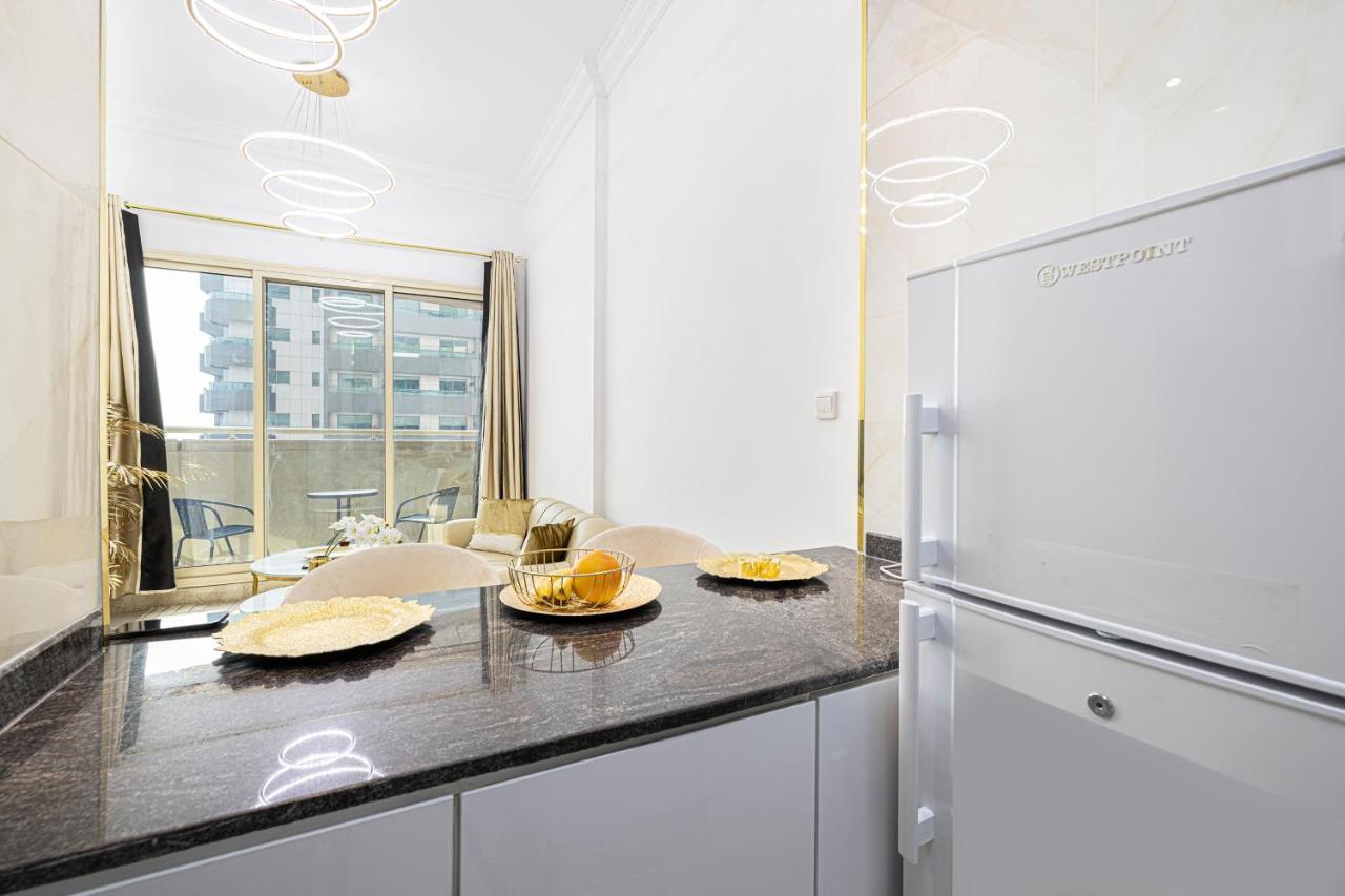 Luxury 1 Bedroom On Marina Walk Daire