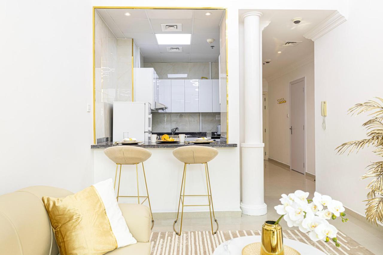 Luxury 1 Bedroom On Marina Walk Daire
