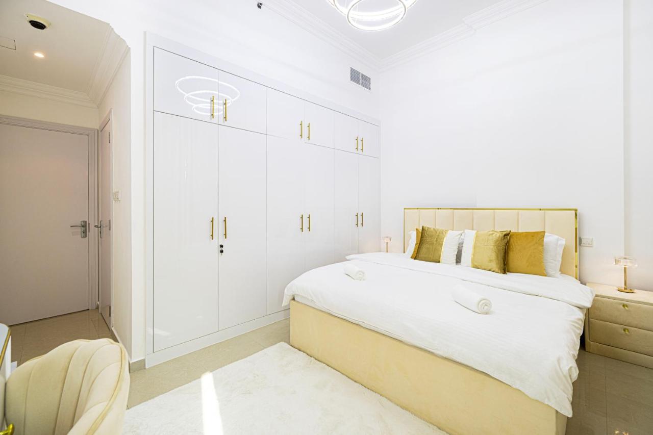 Luxury 1 Bedroom On Marina Walk Daire