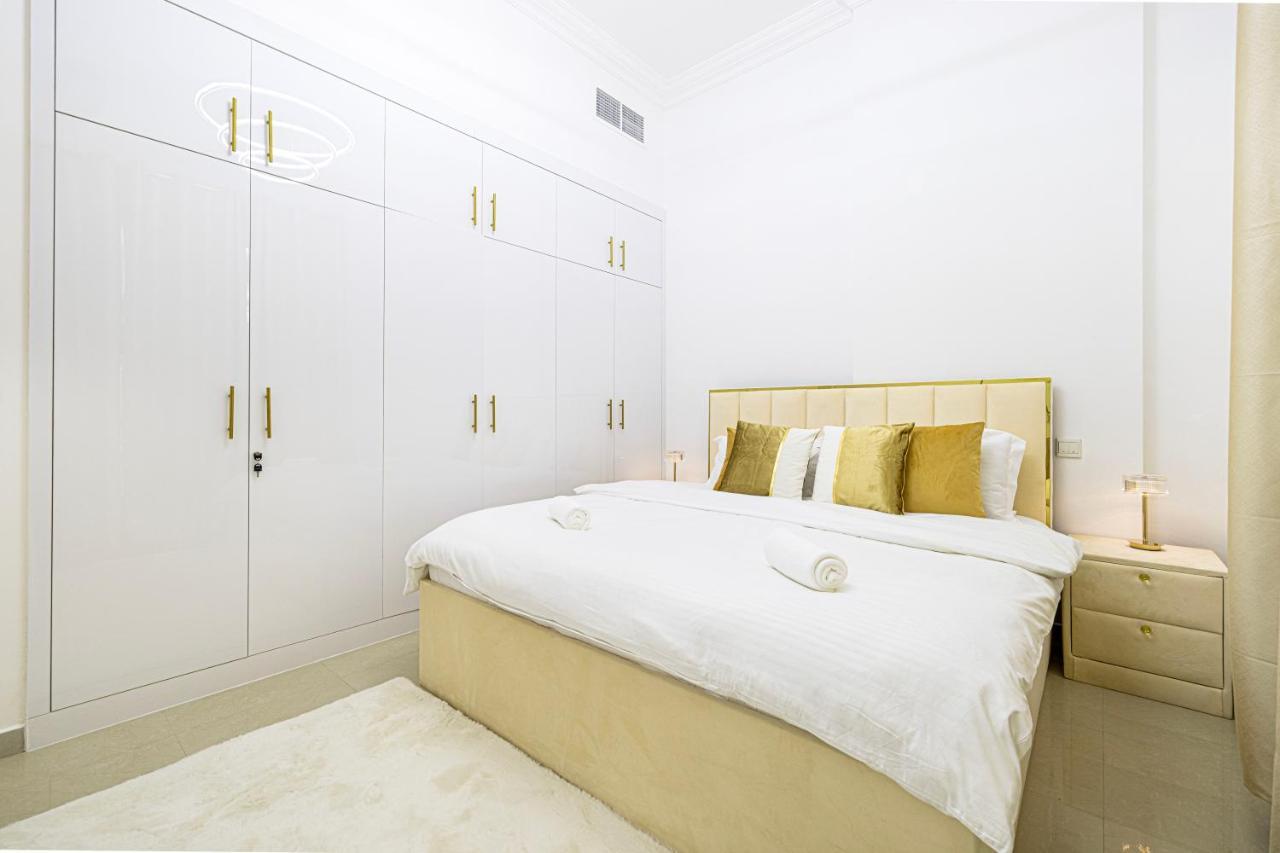 Luxury 1 Bedroom On Marina Walk *