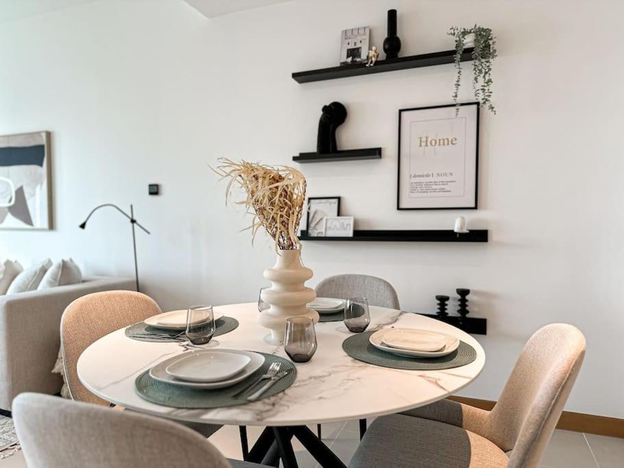 Higuests - High Level Luxury With Marina Views