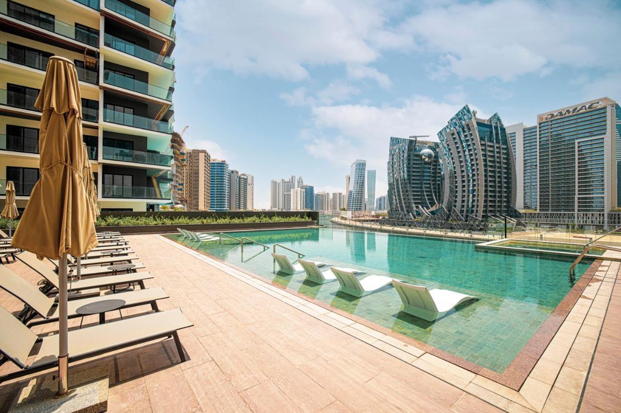 Waves Homes - Premium 1br Overlooking Burj Khalifa Apartment Dubai
