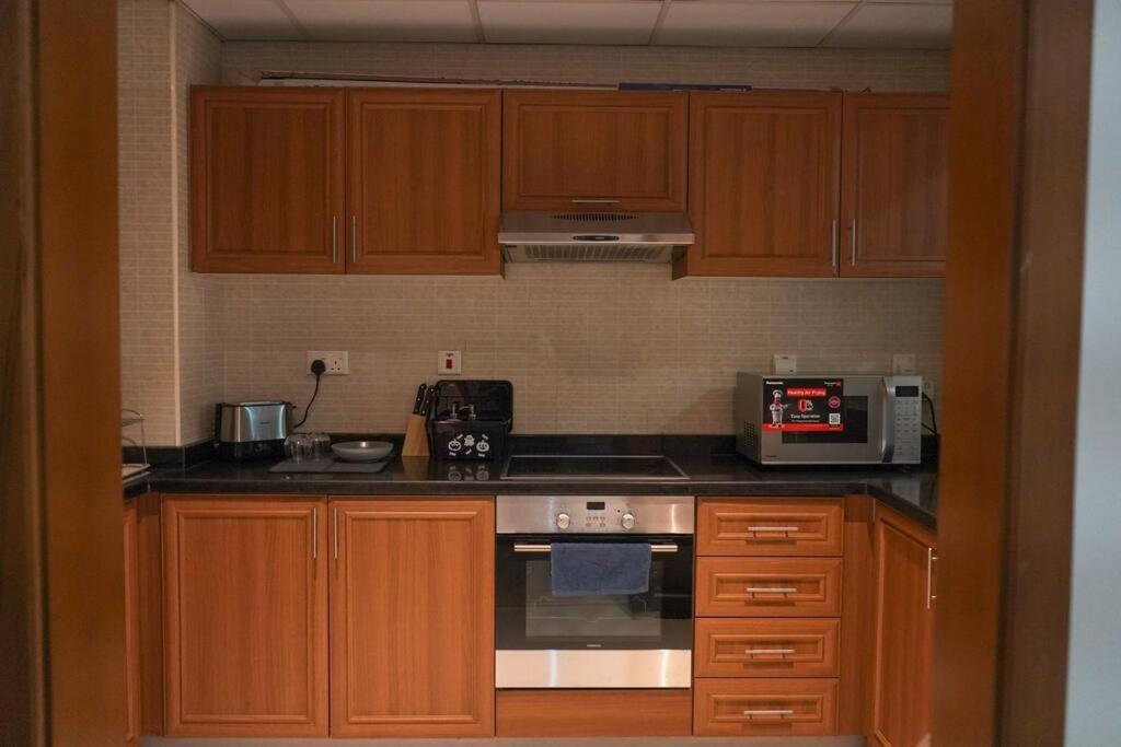 Serenity View: Modern 1br In Marina Apartment Dubai