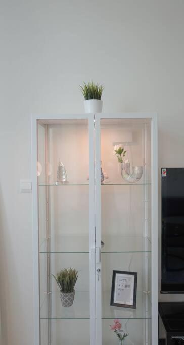 Serenity View: Modern 1br In Marina *