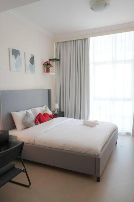 Serenity View: Modern 1br In Marina * Dubai