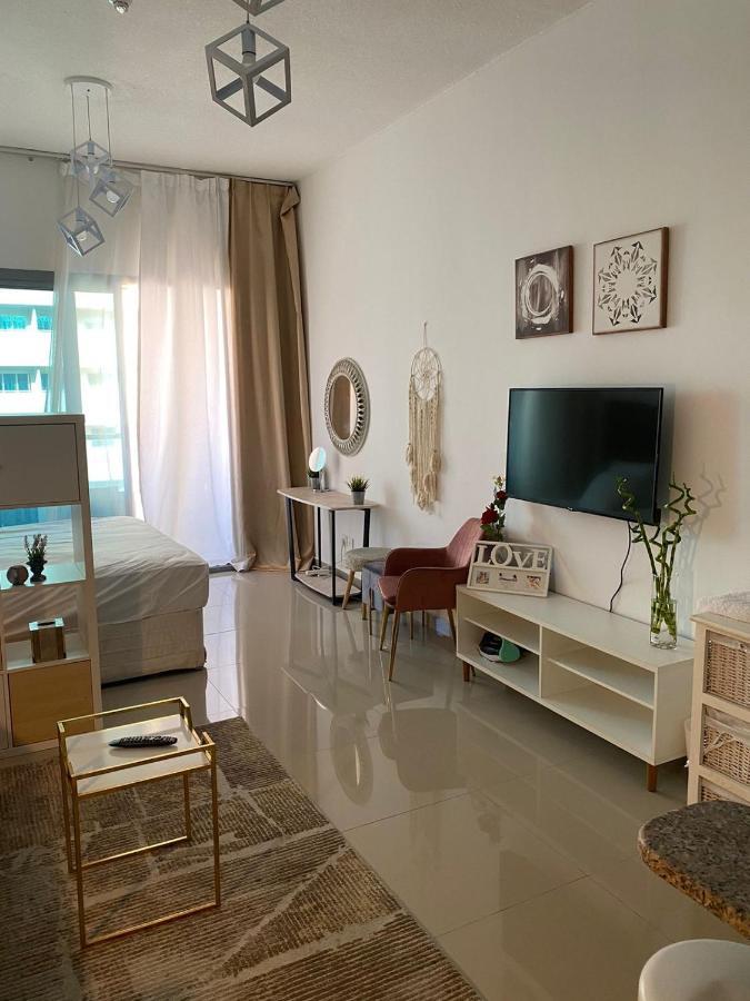 Apartment Spacious In Marina With Balcony