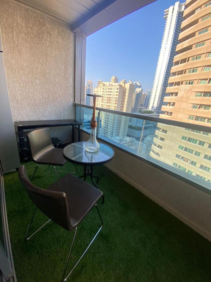 Spacious In Marina With Balcony