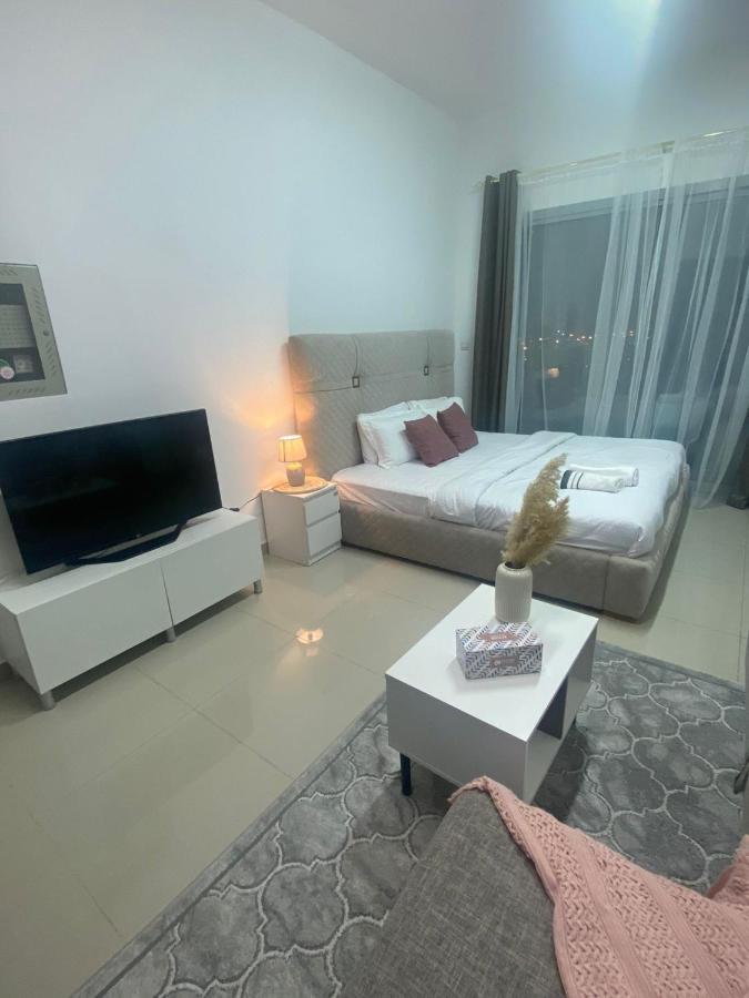 Spacious In Marina With Balcony * Dubai