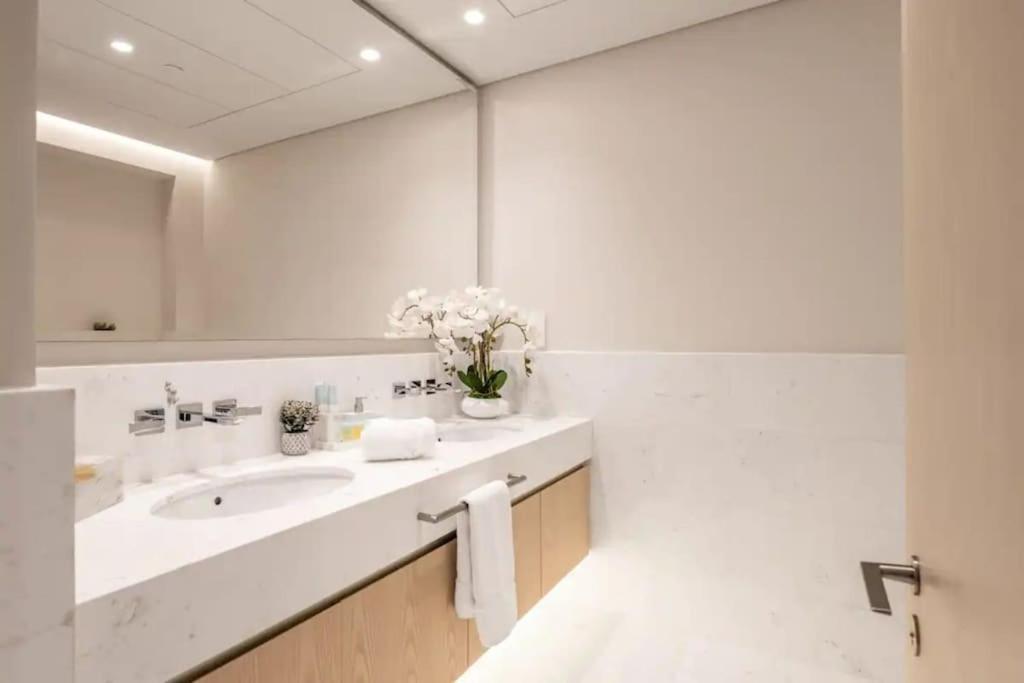 Apartment New Heaven Beauty By The 2br Five Palm Sea Views Dubai