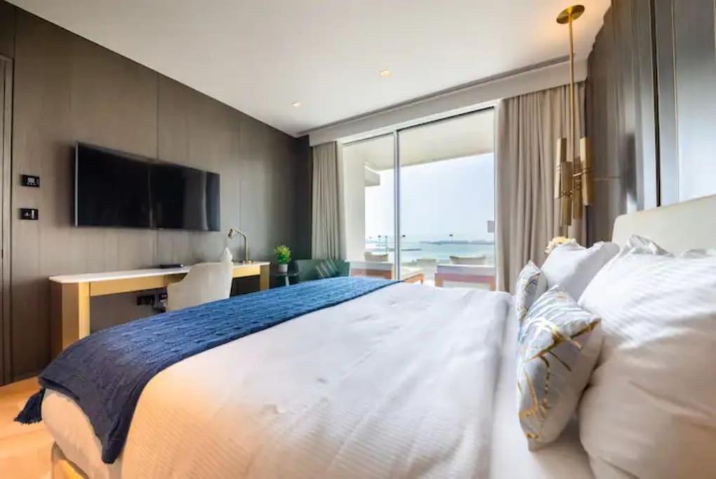 New Heaven Beauty By The 2br Five Palm Sea Views Dubai
