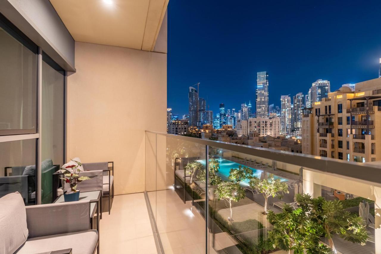 Full Burj Khalifa Views / 5 Min Walk From Mall / Designer Choice / 6 People / New Building Apartment Dubai
