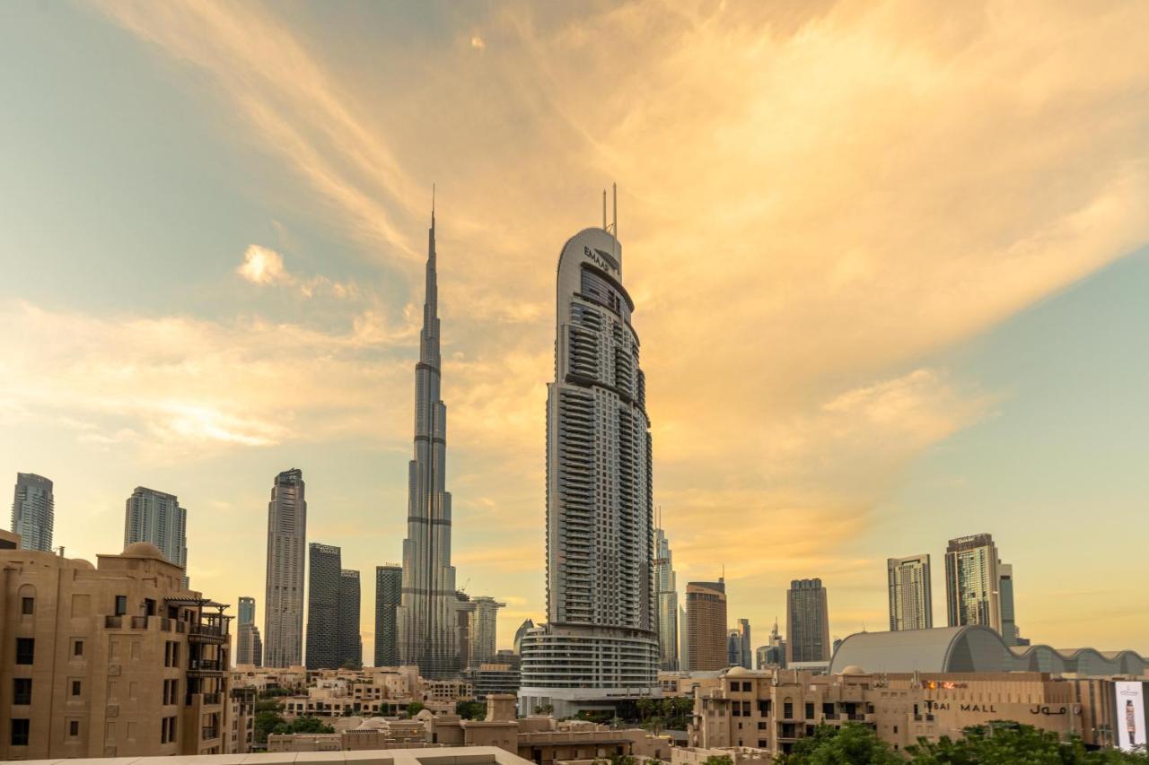 Apartment Full Burj Khalifa Views / 5 Min Walk From Mall / Designer Choice / 6 People / New Building