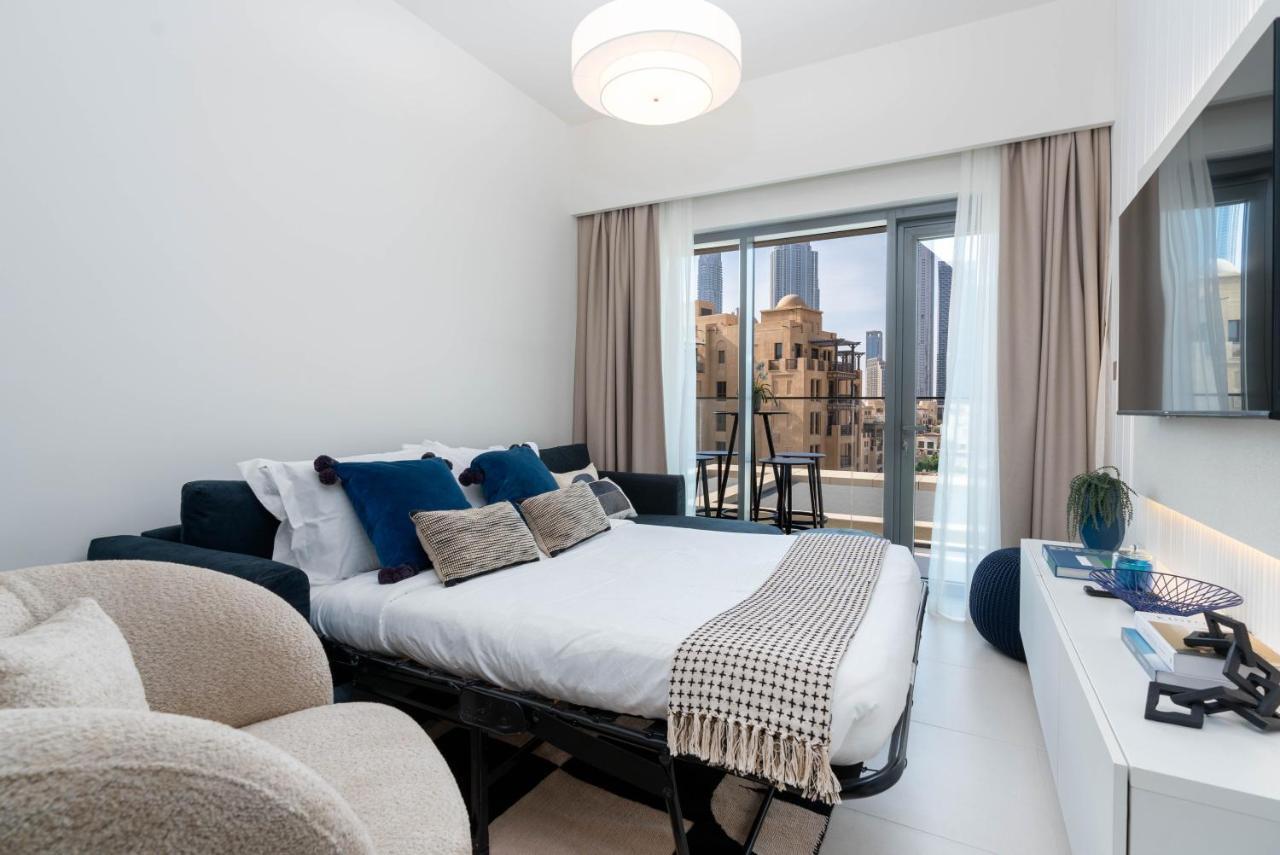 Full Burj Khalifa Views / 5 Min Walk From Mall / Designer Choice / 6 People / New Building Apartment *